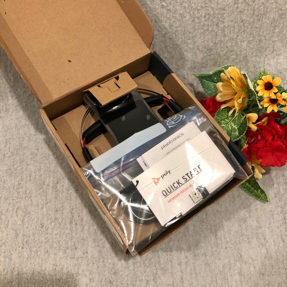 NWT - Poly Voyager Focus UC Bluetooth Headset - Picture 2 of 15